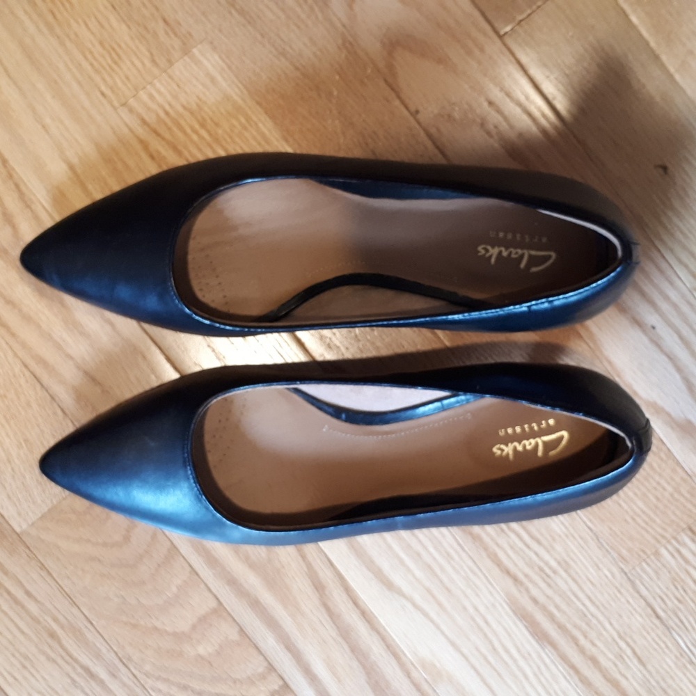 Clarks Artisan black heeled shoes size 9